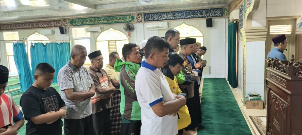 Lintas Elemen Masyarakat Gelar Salat Gaib untuk Affan Kurniawan di Masjid Al-Huda Pekanbaru