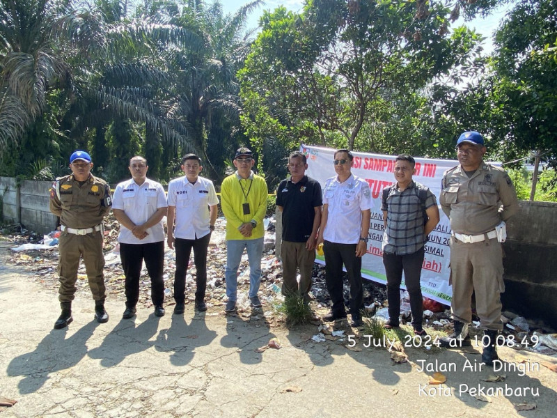 Gotong Royong Bersihkan Jalan Pesantren: Langkah Nyata DLHK Wujudkan Kota Bebas Sampah