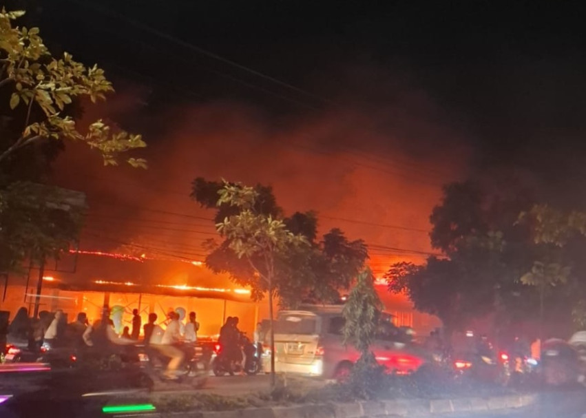 Kios Buah Milik Dinas Pertanian Riau Terbakar di Pekanbaru, Damkar Turunkan 4 Armada