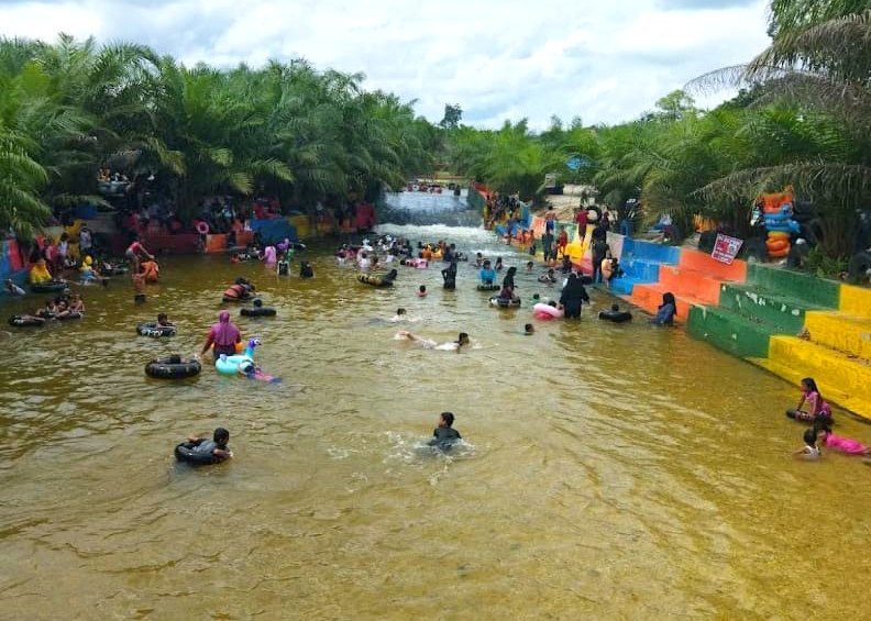 Wisata Sungai Acil Kampar, Tempat Relaksasi Seru dengan Air Jernih Sambil Menikmati Keindahan Alam