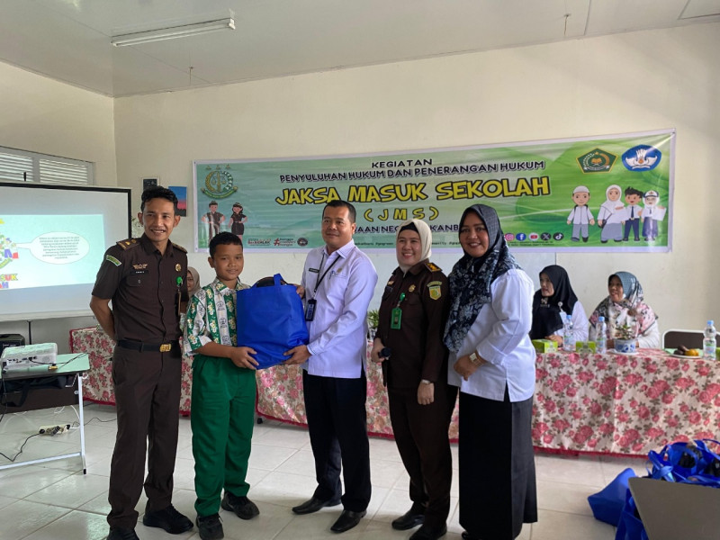 Disdik Pekanbaru Gelar Penyuluhan Hukum Program Jaksa Masuk Sekolah di SMP 7 Pekanbaru
