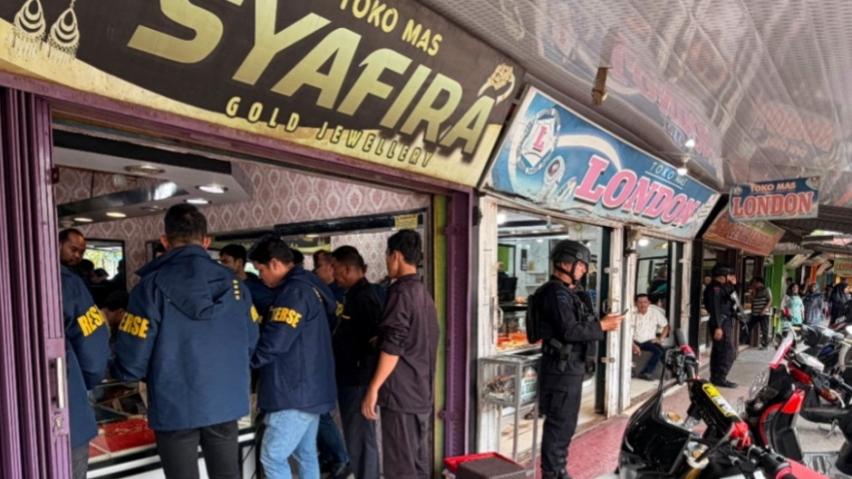 Polisi Geledah Toko Emas Syafira di Kampar, Ratusan Gram Perhiasan hingga Uang Tunai Disita