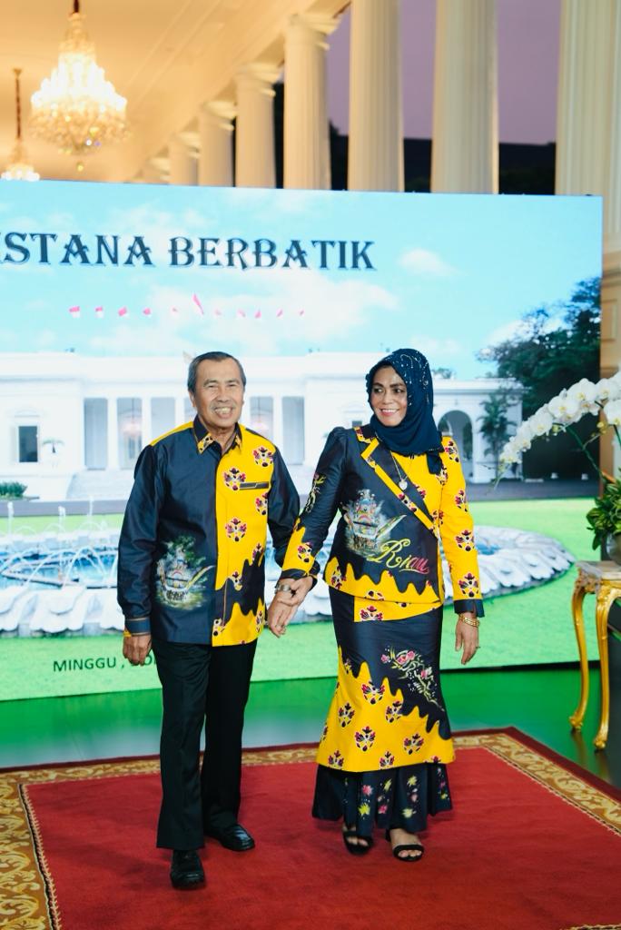 Hadiri Istana Berbatik, Syamsuar dan Istri Promosi Batik Riau