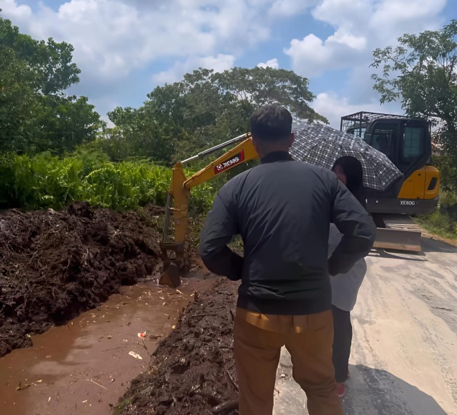 PUPR Pekanbaru Turunkan Ekskavator Normalisasi Drainase Sepanjang 6 Km di Jalan Darma Bakti