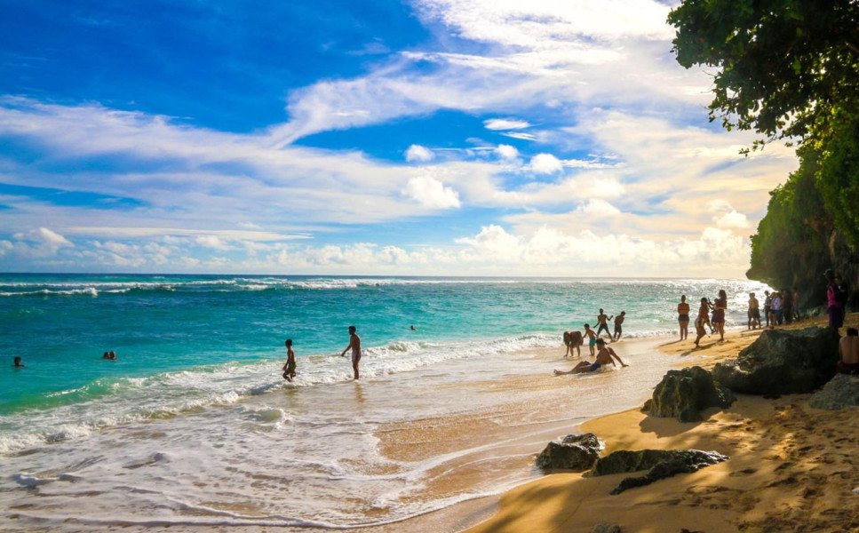 Eksplorasi Pantai Tersembunyi di Bali: Ini 5 Rekomendasi Tempat yang Harus Kamu Kunjungi, Tenang dan Memukau