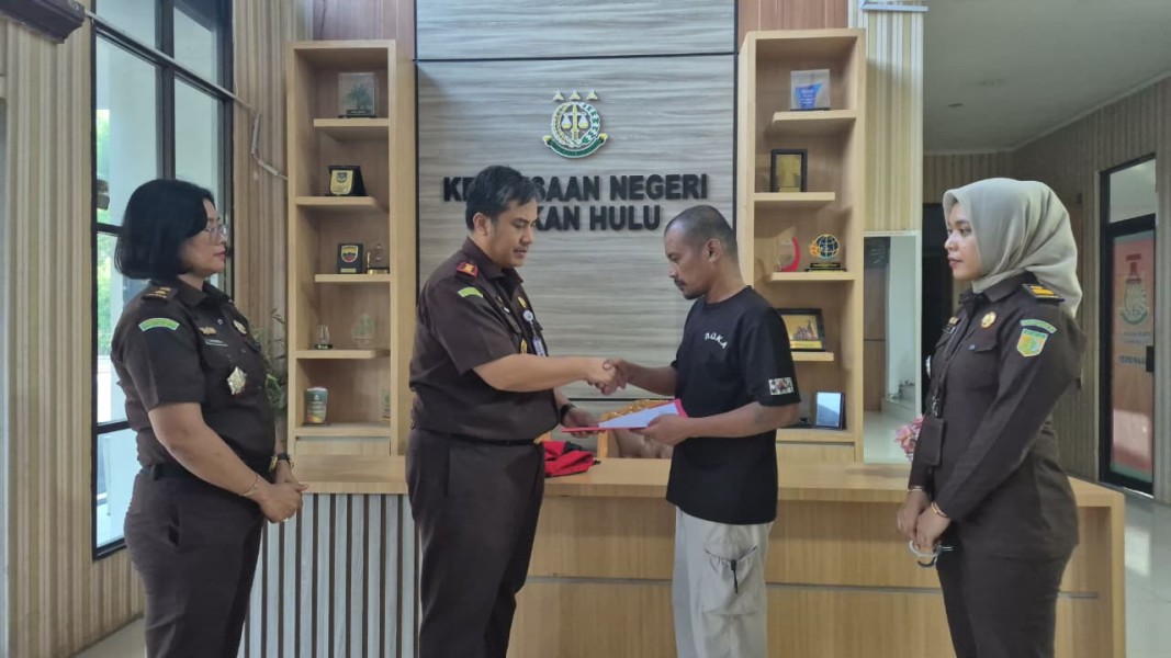 Kejari Rohul Bebaskan Dua Tersangka dari Tahanan Lewat Restorative Justice