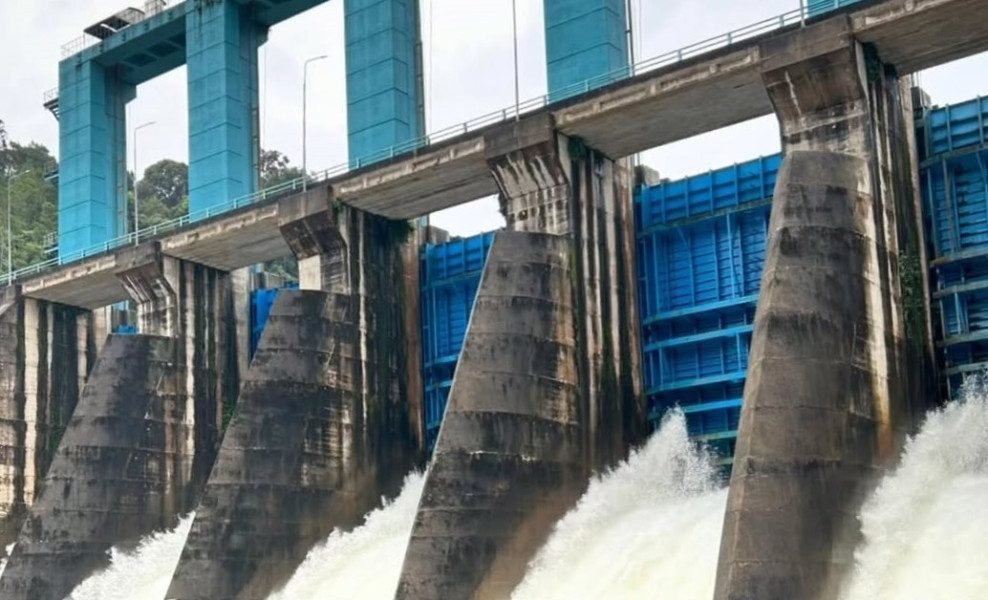 Rekor Tertinggi, Pintu Pelimpah Waduk PLTA Koto Panjang Dibuka Hingga 1,7 Meter