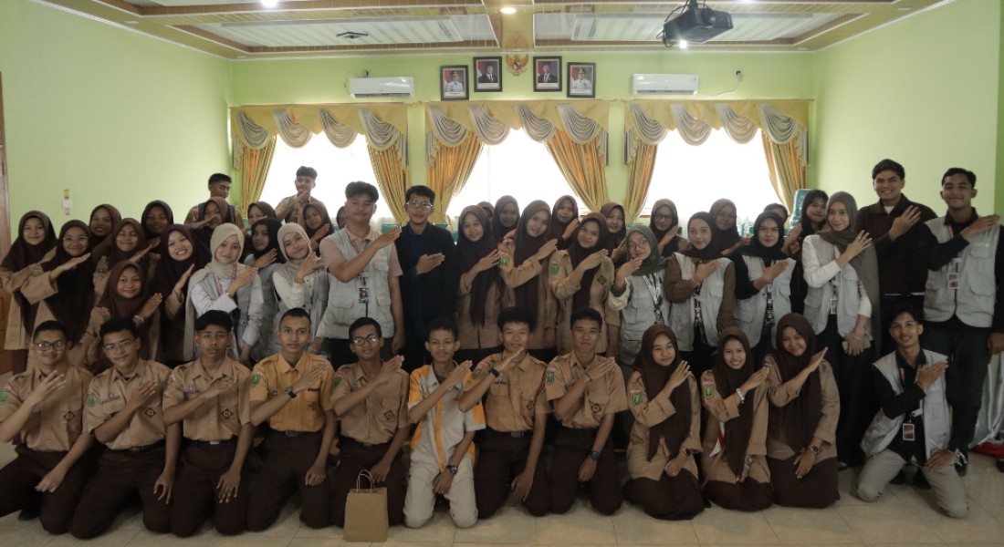 Bekali Siswa Sebelum Terjun PKL, Mahasiswa FBN Sukses Gelar Youth Academy of Public Speaking and Self-Branding di SMKN 4 Pekanbaru