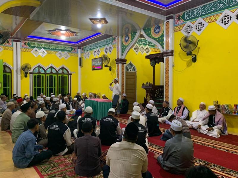 Gerakan Sholat Subuh Berjamaah, Mahasiswa Kukerta UNRI bersama Ratusan Jemaah Ramaikan Masjid Nurul Iman