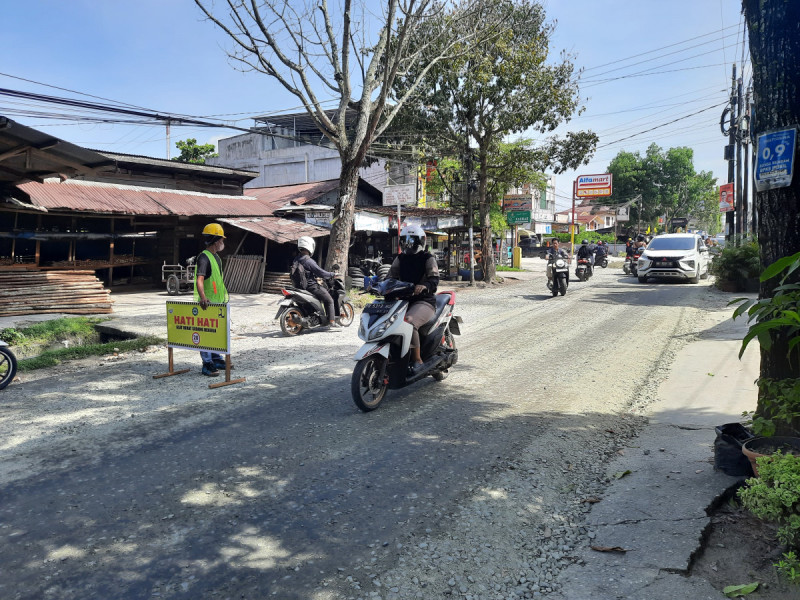 Overlay Tuntas, Proyek Perbaikan Jalan Taman Karya Capai 90 Persen