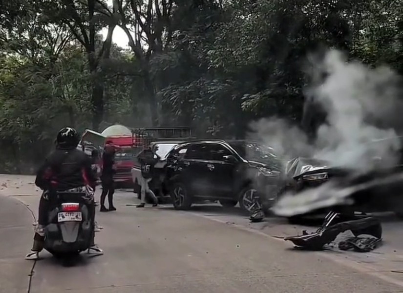 Kecelakaan Beruntun Terjadi di Jalur Padang–Solok, Diduga Akibat Jalan Licin