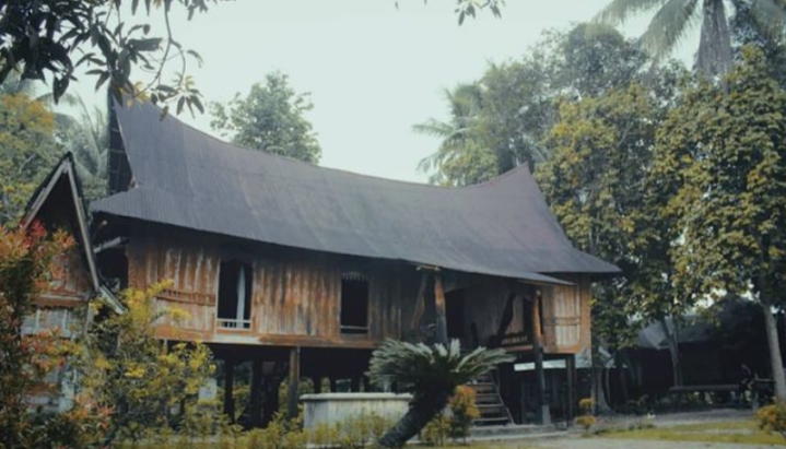 Keunikan Rumah Lontiok di Desa Sipungguk, : Arsitektur Melayu dan Pengaruh Islam yang Memikat