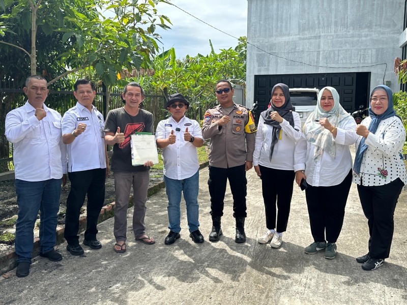Kantor Pertanahan Kota Pekanbaru Kembali Serahkan Sertipikat Door to Door