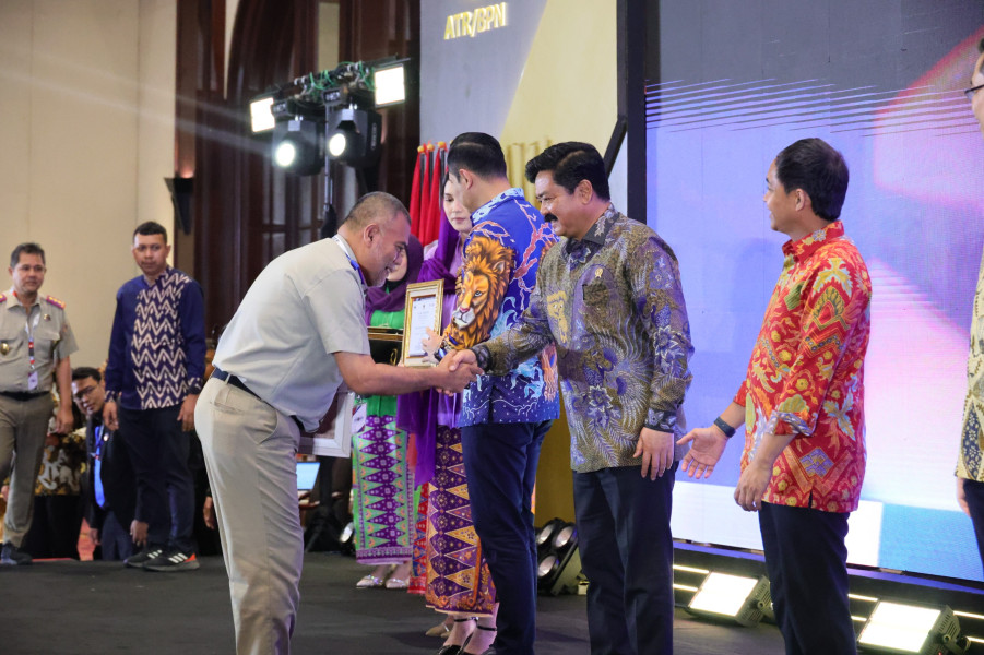 Berikan Predikat WTAB kepada 46 Satuan Kerja Daerah, Menteri AHY: Zona Integritas Hadirkan Layanan Publik yang Akuntabel, Transparan, Profesional, dan Melayani