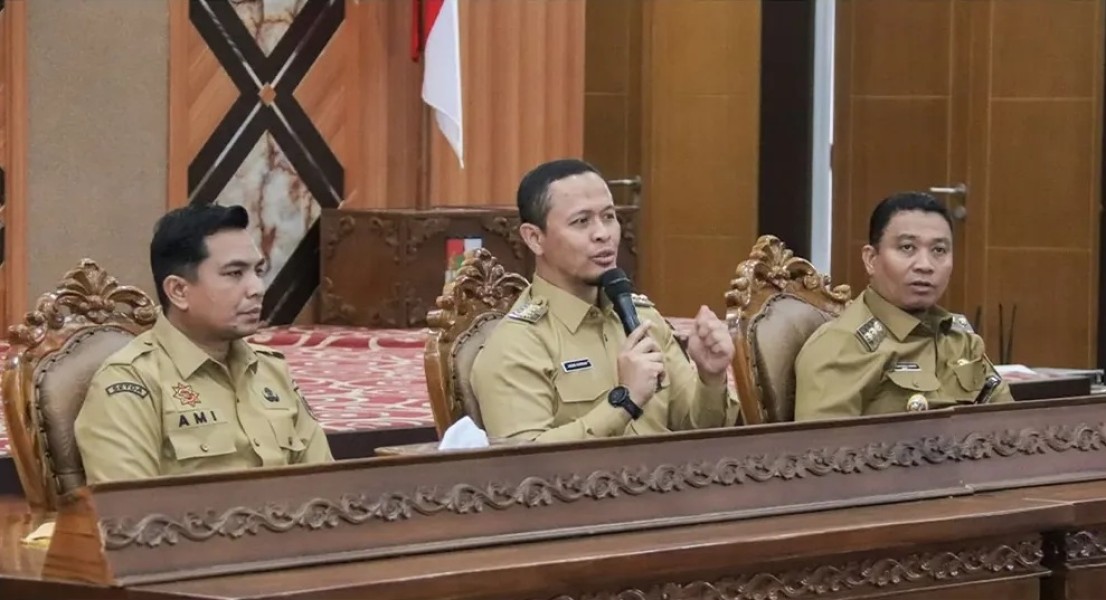 Kepala BPKAD Pekanbaru, Hj. Yulianis, Hadiri Rapat Penanganan Sampah dan Banjir, Tegaskan Sinergi Antar OPD