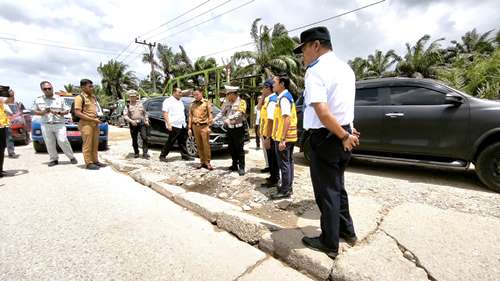 Kerusakan Jalan Lintas Timur Pelalawan Ancam Arus Mudik Lebaran 2025
