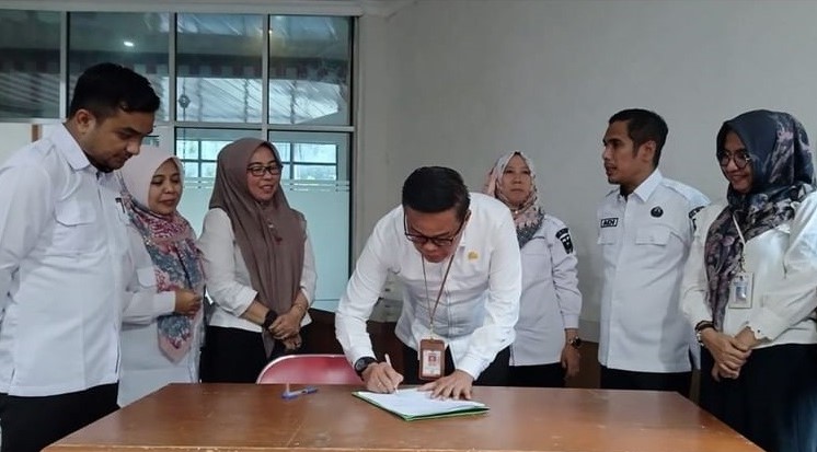 Dinas Ketahanan Pangan Kota Pekanbaru Serahkan Pengelolaan Kios Pangan Puan Berseri ke Pengelola yang Baru