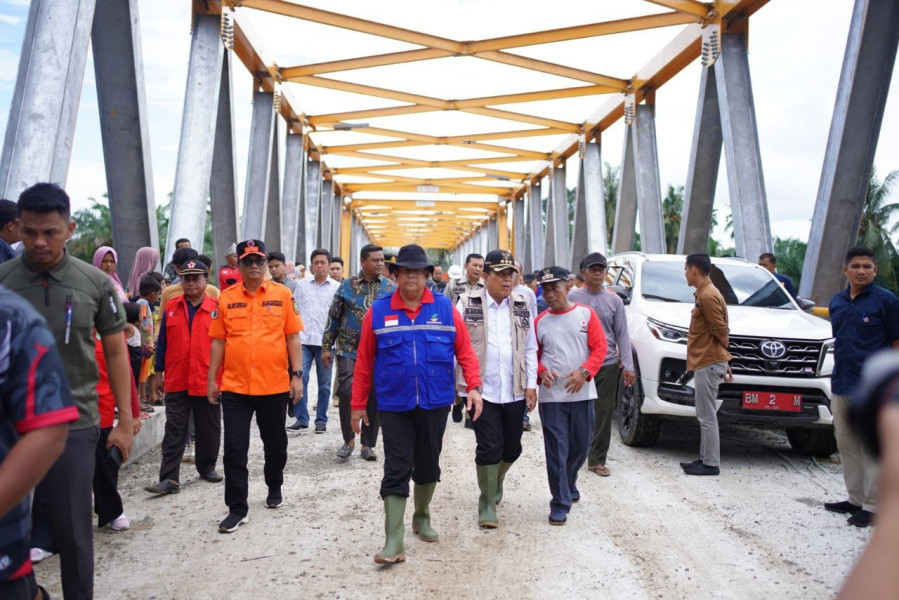 Sempat Mangkrak Sejak 2018, Jembatan Surau Munai Rohul Ditargetkan Rampung Awal Tahun, Gubri Langsung Cek ke Lokasi