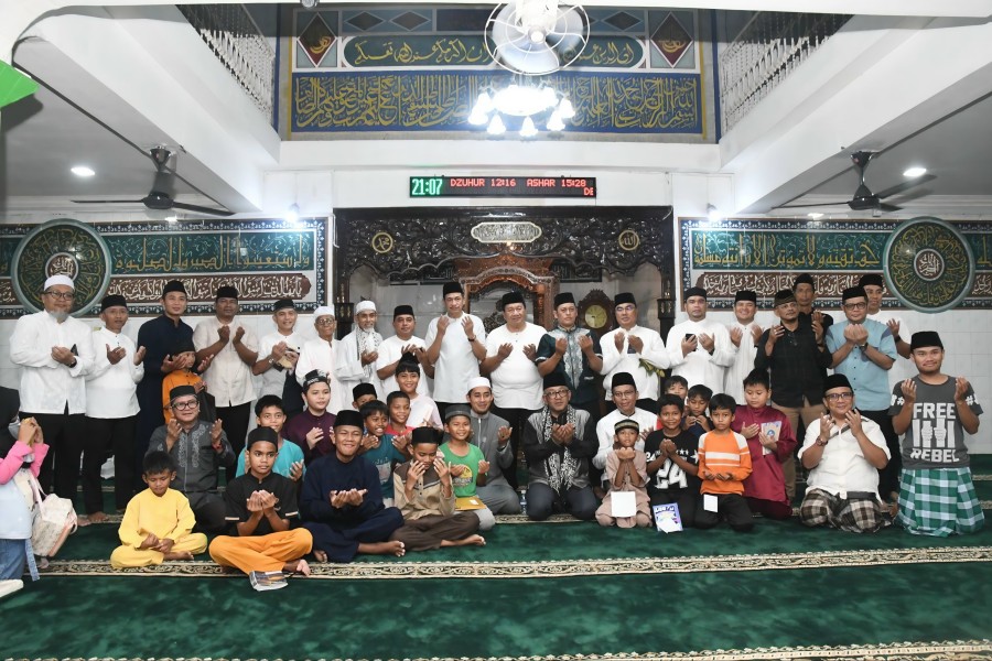 Safari Ramadan di Tanjungpinang, Wali Kota dan BRK Syariah Serahkan Bantuan di Masjid Al Hidayah