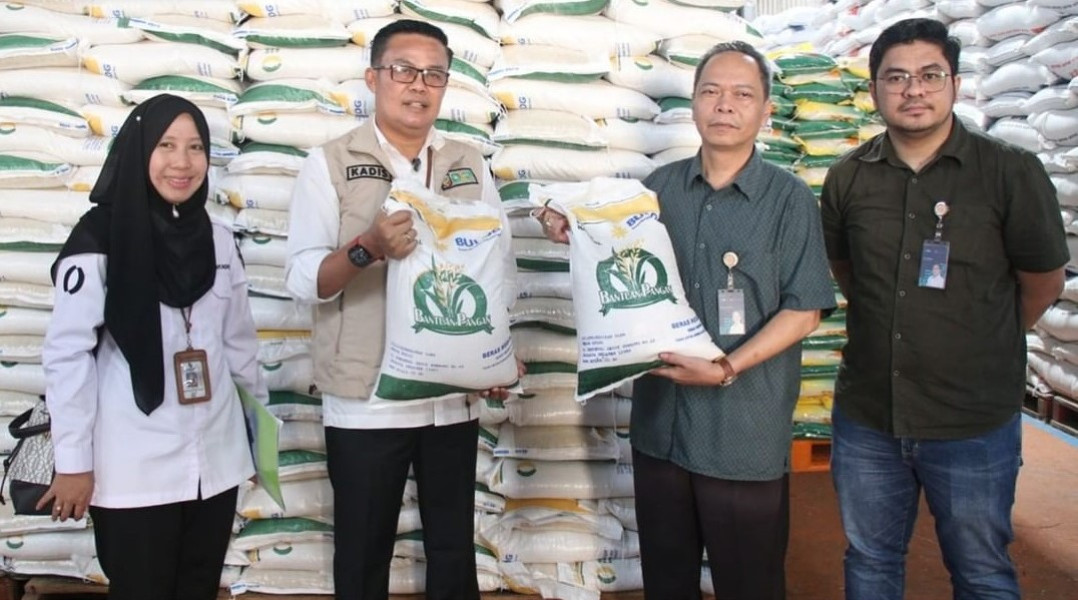 Kepala DKP Pekanbaru Tinjau  Gudang Bulog Riau Kepri, Pastikan Ketersediaan Stok Beras di Pekanbaru Cukup