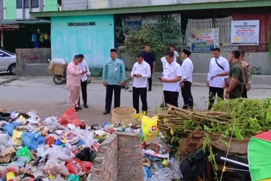 Pj Wali Kota Pekanbaru Kesal Lihat Sampah Menumpuk, Satpol PP Turun Tangan