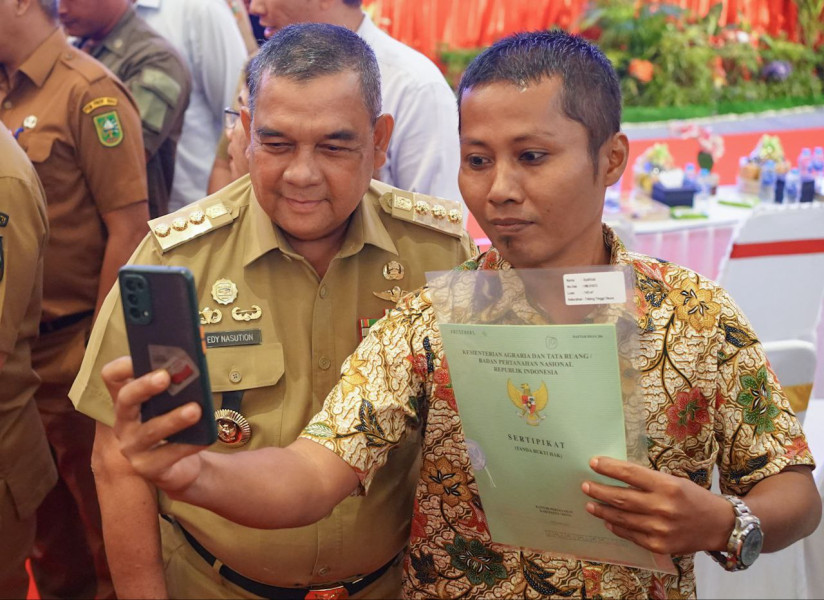 Akhirnya Bisa Tidur Nyenyak, 500 Warga Pekanbaru Dapat Sertifikat Tanah Gratis dari BPN : Kami Bisa Todong Pakai Sertifikat