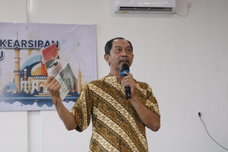 Tambah Koleksi Buku, Dispusip Terima Hibah Buku dari Penulis Lokal