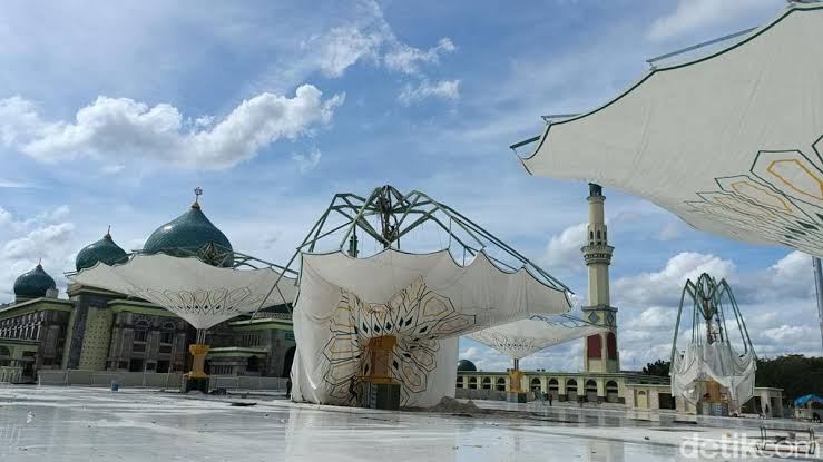 Proyek Payung Elektrik Masjid Raya Annur Riau Tetap Dikerjakan Kontraktor tanpa Dibayar