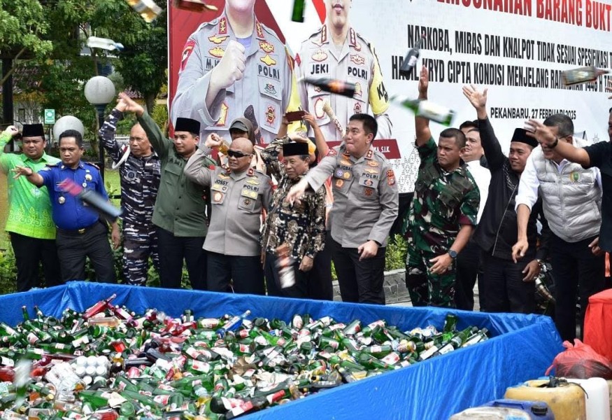 Ketua DPRD Pekanbaru Hadiri Pemusnahan Barang Bukti Bersama Polda Riau