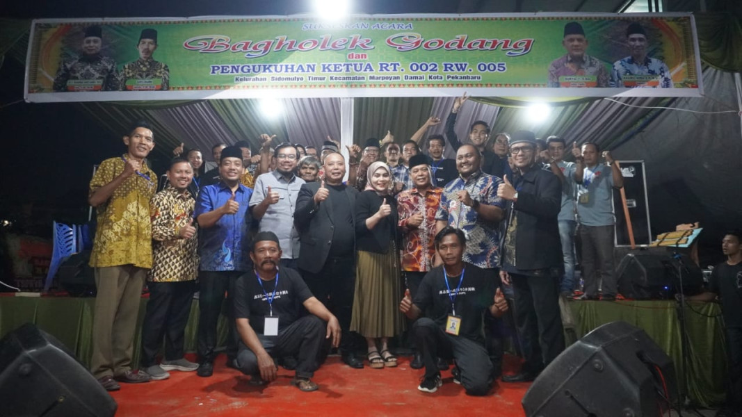 Camat Marpoyan Damai Hadiri Pengukuhan Ketua RT 002 Sidomulyo Timur Haris Kampay