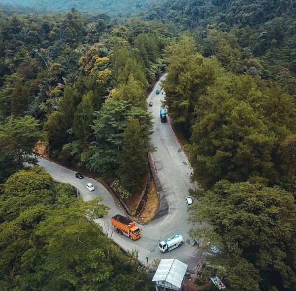 Menelusuri Pesona Jalur Sitinjau Lauik dari Langit, Panorama Elok di Balik Tikungan Maut
