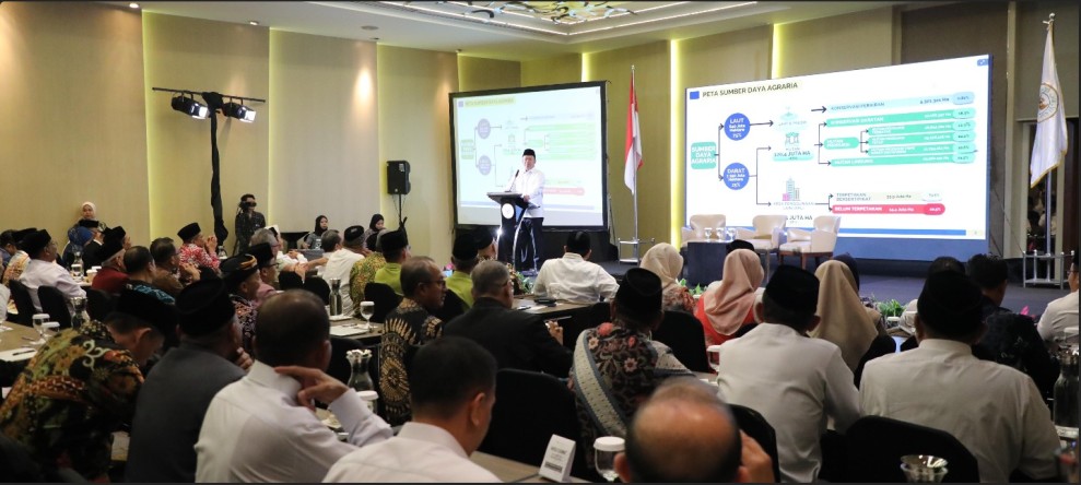 Jadi Pembicara di Rakernas BWI, Menteri Nusron Tegaskan Target Sertipikasi Wakaf hingga 2028
