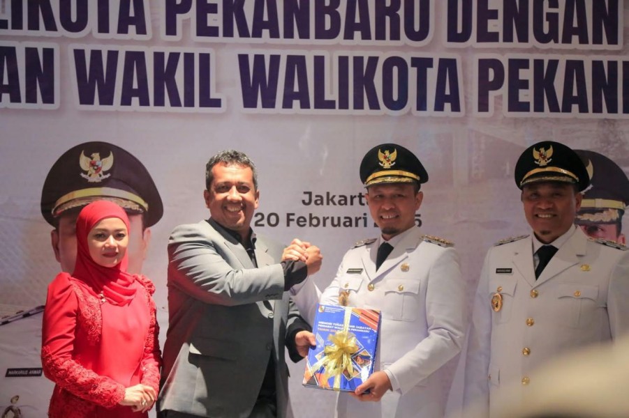 Ketua DPRD Isa Lahamid Saksikan Sertijab Walikota Pekanbaru