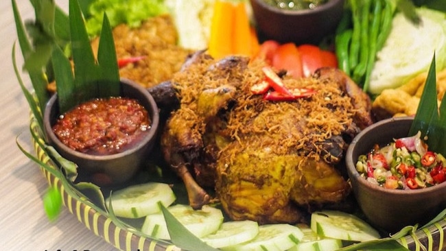 KHAS Pekanbaru Hotel Hadirkan Paket Ayam Baper, Cocok untuk Makan Bersama