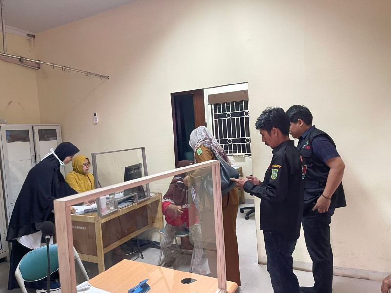 Dijemput ke Rumah dan Dibawa  ke RSUD Arifin Achmad, Biaya Pengobatan Pasien Kanker Mata dari Rohil Ditanggung Pemprov Riau
