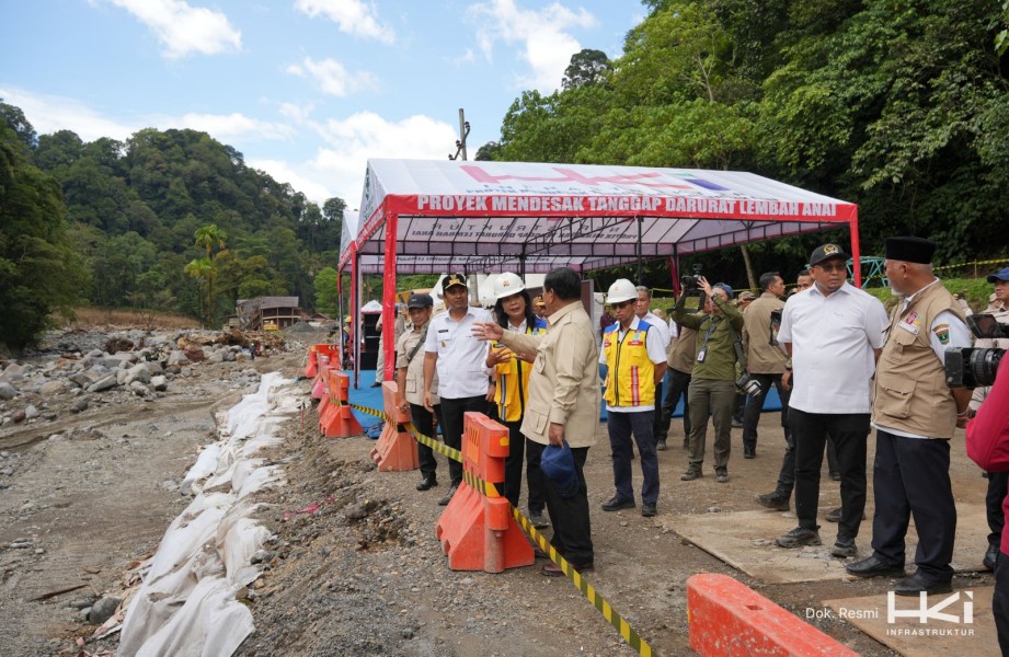 Presiden Prabowo Tinjau Penanganan Darurat Banjir dan Longsor Jalur Padang–Bukittinggi