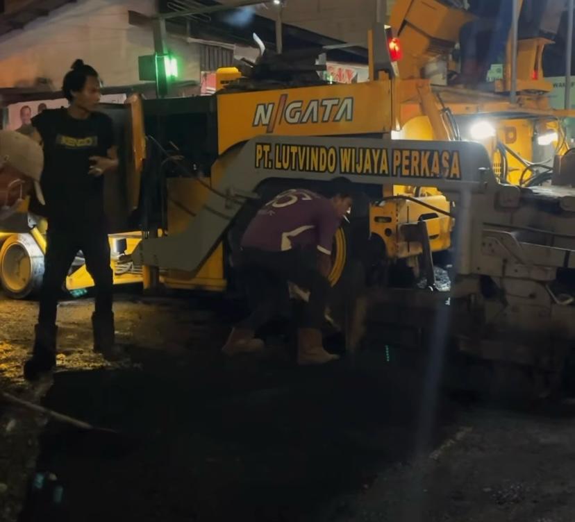 Dinas PUPR Pekanbaru Lakukan Pengaspalan Ulang di Jalan Sakuntala untuk Tingkatkan Infrastruktur Kota