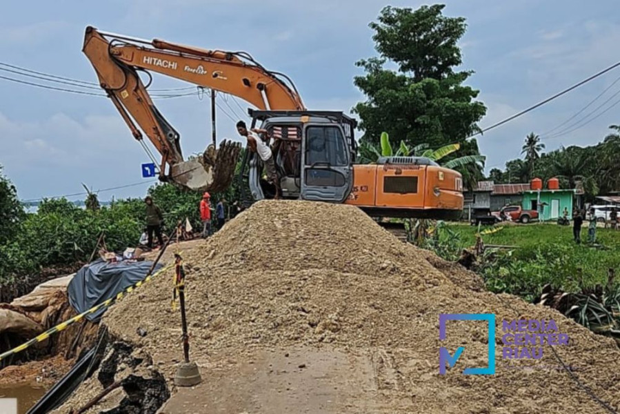 Info Penting, Jalan Pekan Tua Kempas Putus Total Akibat Longsor,  Lalulintas Dialihkan ke Simpang Granit