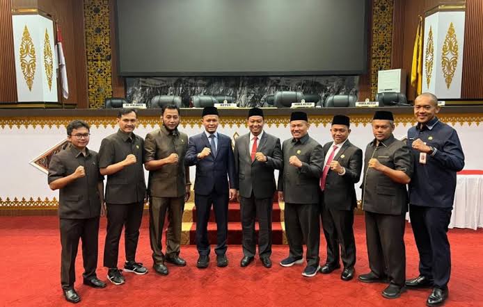 Pimpinan DPRD Pekanbaru Ikuti Paripurna Penetapan Wali Kota Terpilih