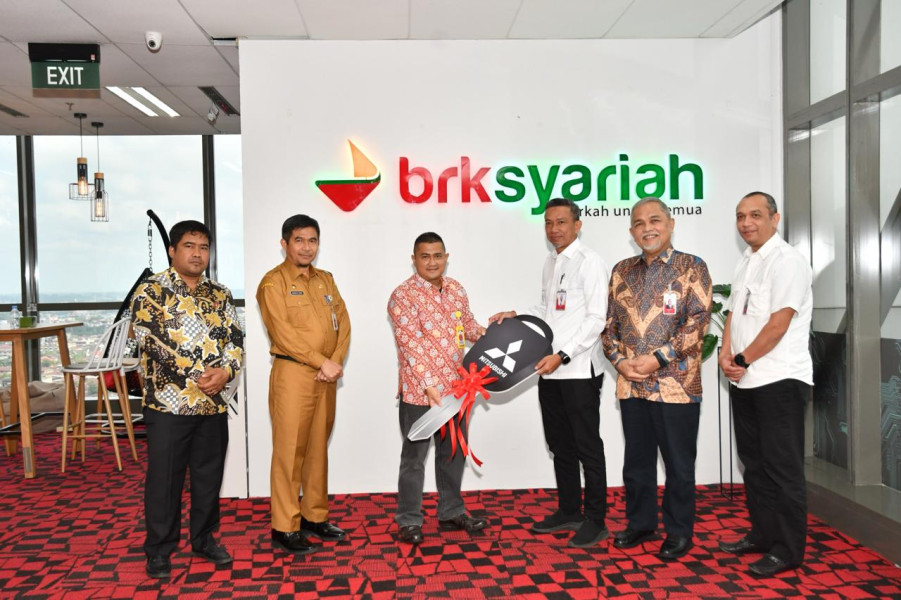 Simpan Dana di BRK Syariah, PD SPR Rohil Terima Hadiah  2 Mitsubishi Pajero dan 7 Expander