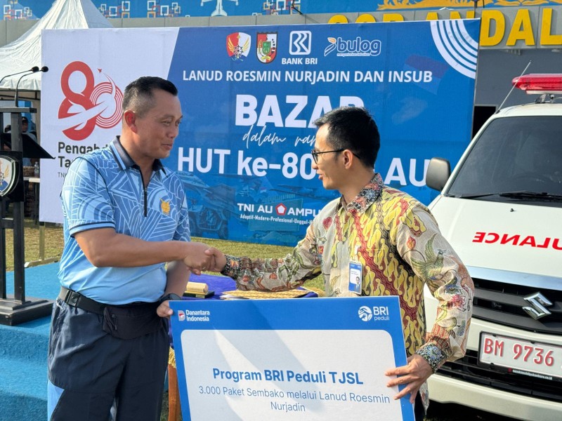 BRI Serahkan Ambulans dan 3.000 Paket Sembako di HUT ke-80 TNI AU