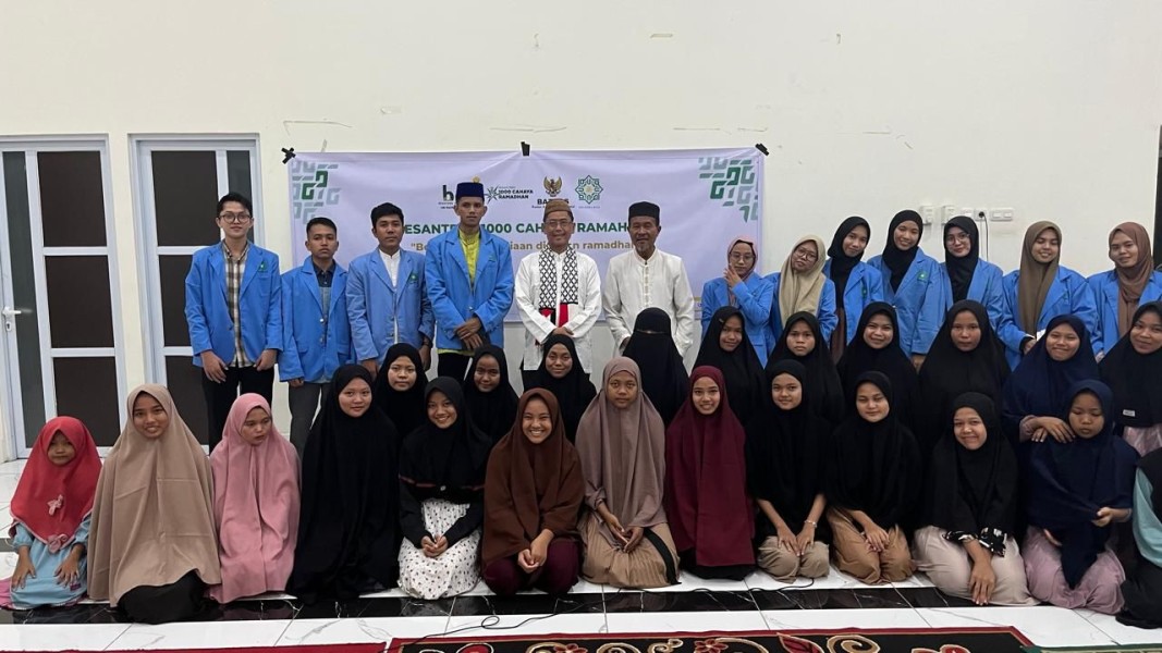 Mahasiswa Penerima Beasiswa Cendekia Baznas UIN Suska Riau Berbagi Kebahagiaan Ramadhan dengan Anak Yatim dan Dhuafa