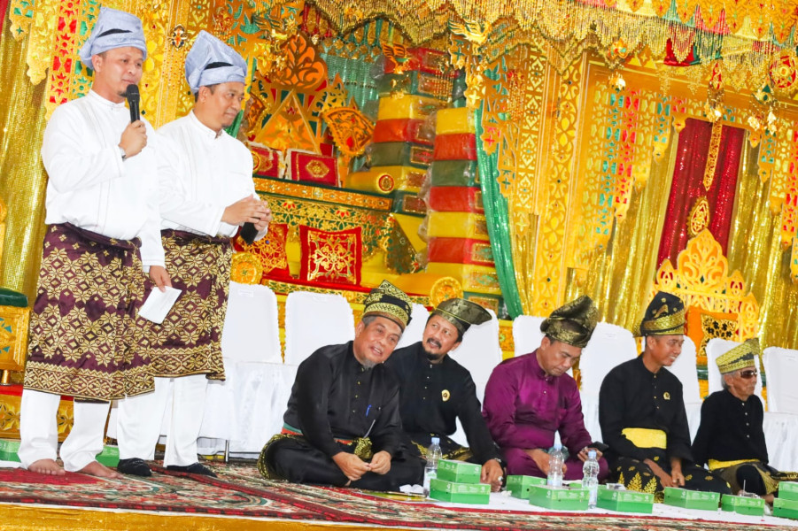 Agung Nugroho-Markarius Anwar Hadiri Kenduri Adat Pilkada Damai di LAMR Pekanbaru