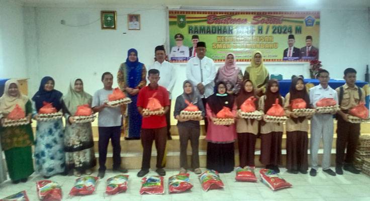 Bantuan Sosial Ramadan, SMAN 8 Pekanbaru Salurkan 612 Paket Sembako