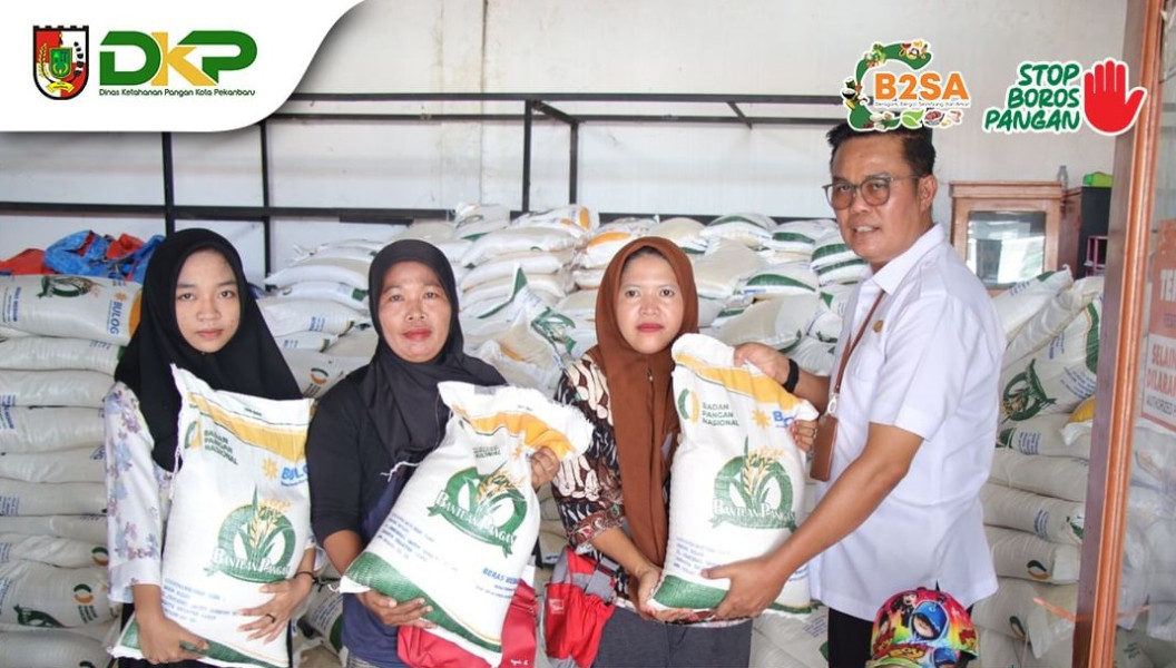 Turun Langsung ke Kantor Pos, Kepala DKP Pekanbaru Monitoring Penyaluran Beras CPP Periode Maret