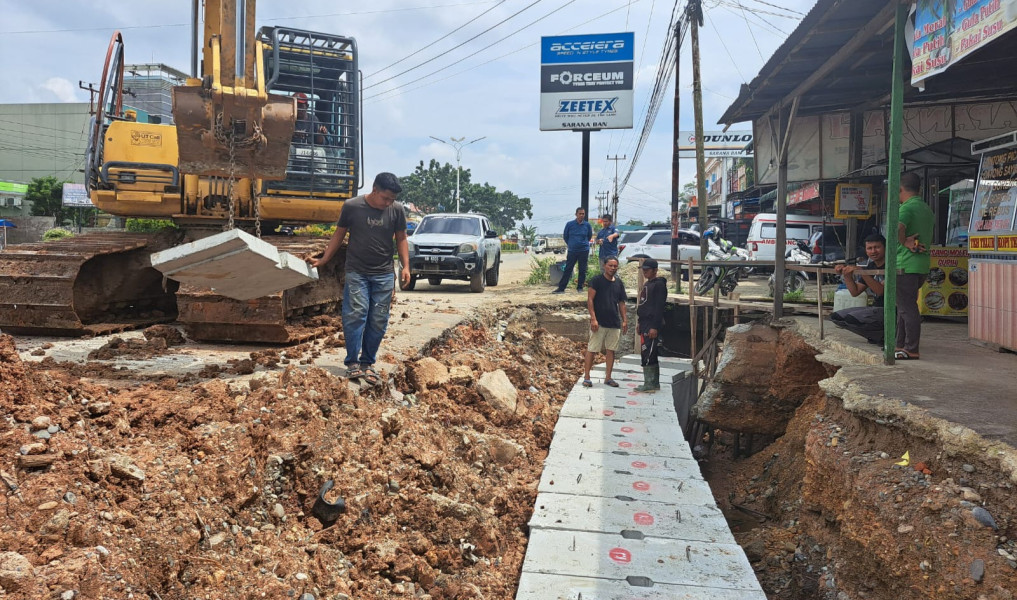 Dinas PUPR Riau Bangun Drainase U-Ditch di Ruas Tandun - Pasir Pengaraian, Begini Penampakannya