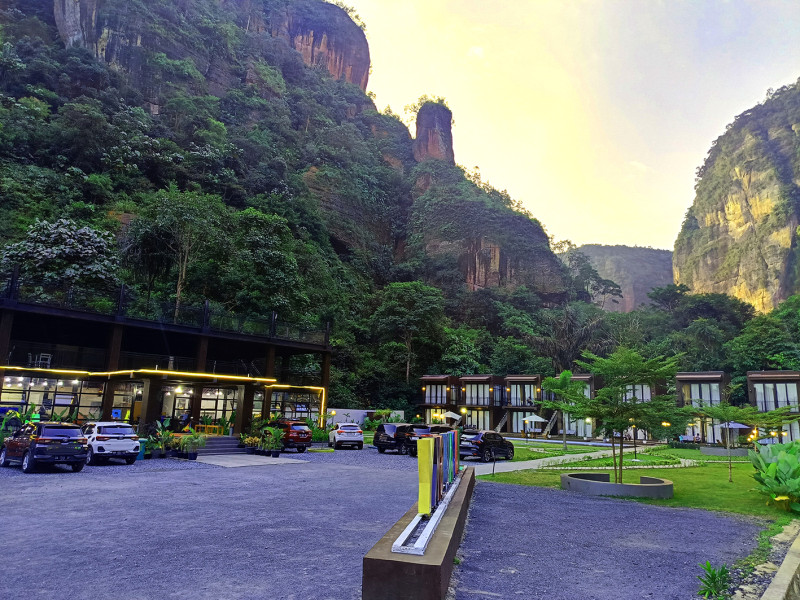 Nikmati Keindahan Alam di Harau Sky, Sensasi Menginap di Antara Dua Bukit yang Menjulang Tinggi, Udaranya Segar dan Adem, Bikin Betah