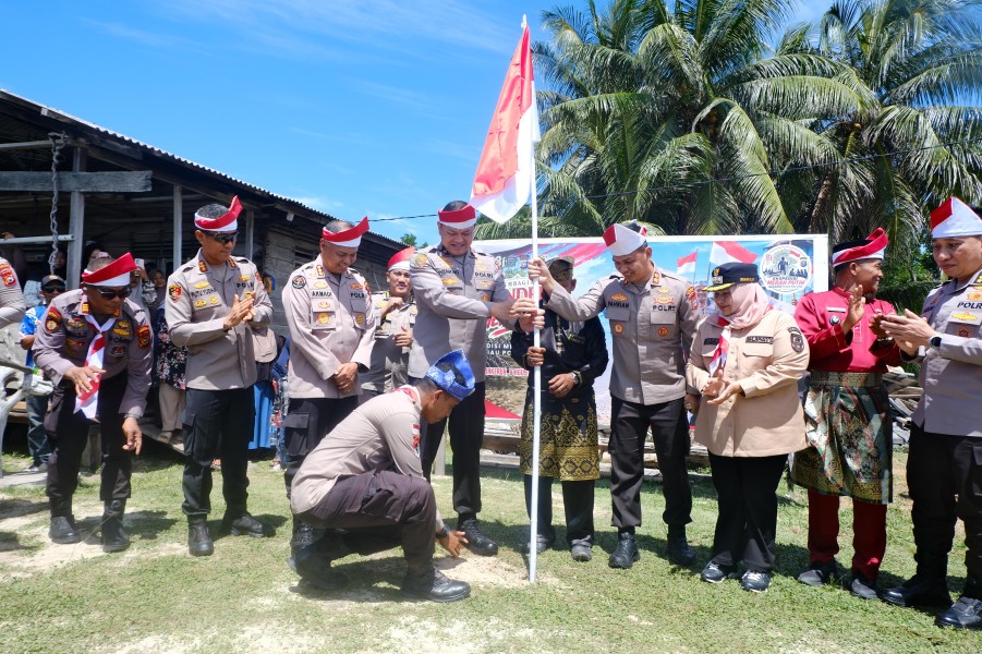Ekspedisi Merah Putih Sambangi Warga Rupat dengan Bantuan Hingga Cek Kesehatan