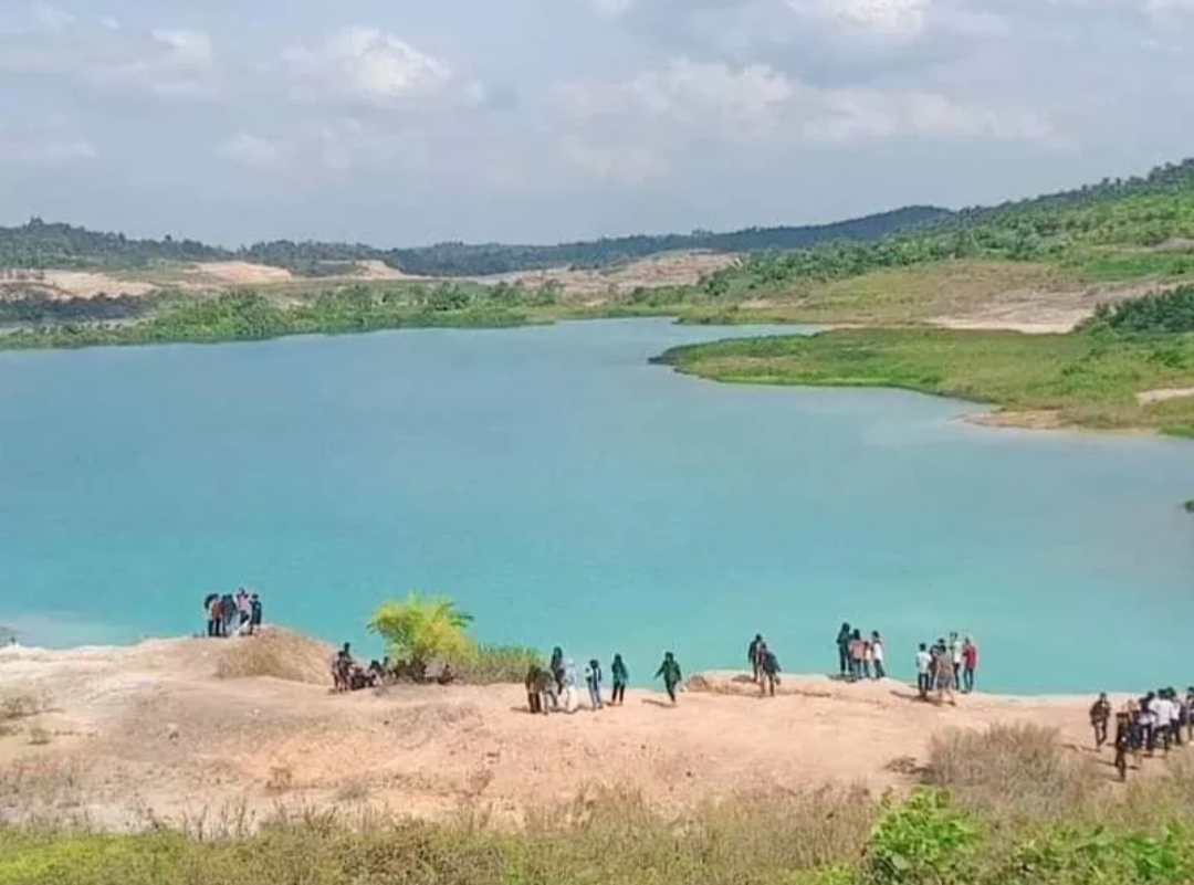 Danau Biru di Desa Pantai Lubuk Ramo